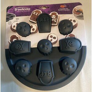 Silicone Black Cupcake Pan Halloween Skulls Coffins Trudeau Structure Fall Party